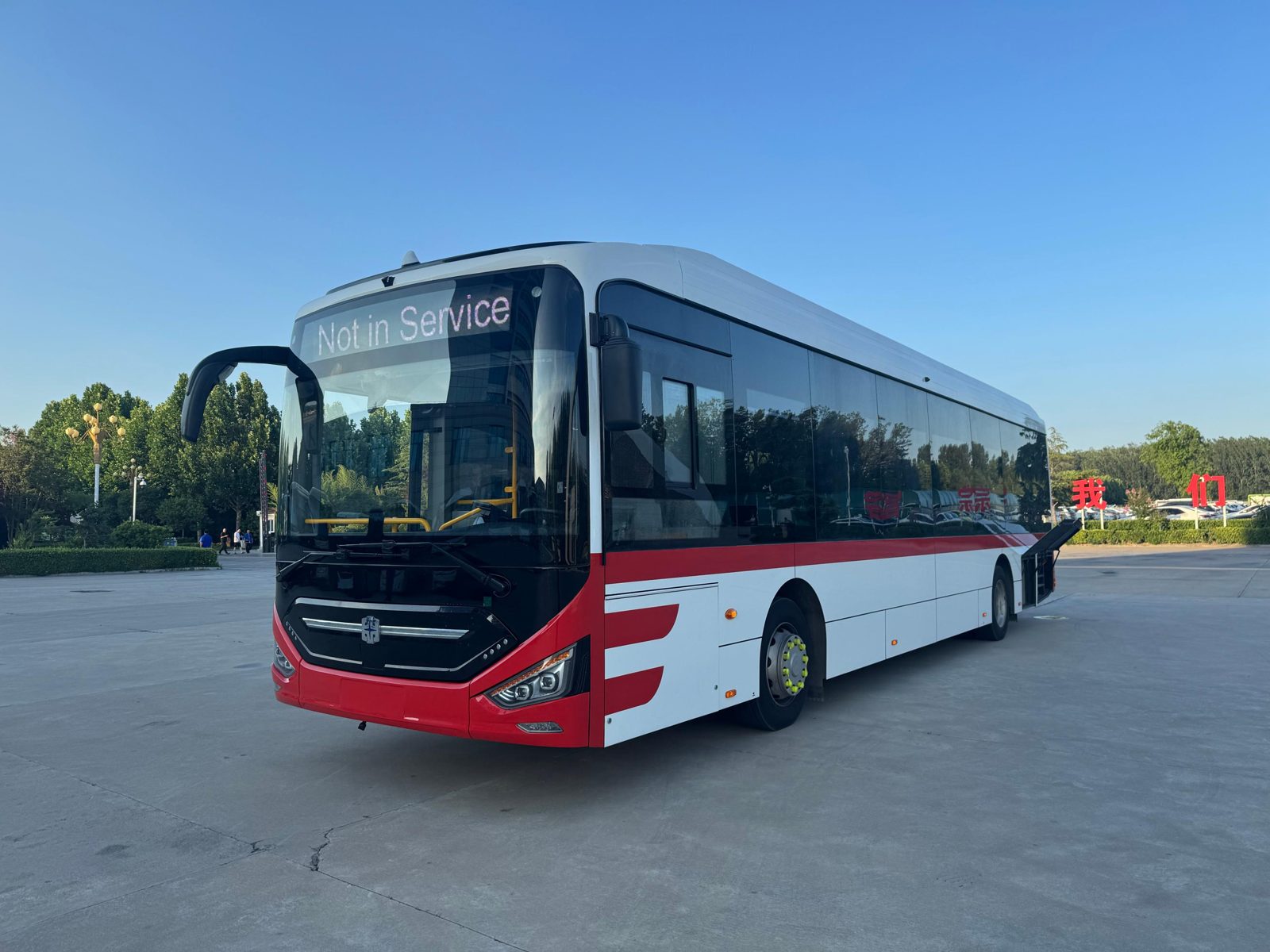 Zhongtong 12-metre low-entry diesel bus in Dubai RTA livery